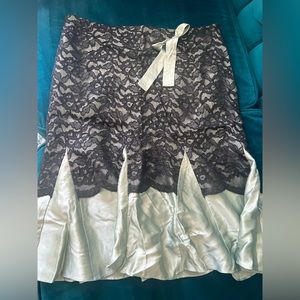 Lace & Silk laundry by Shelli Segal mid length skirt